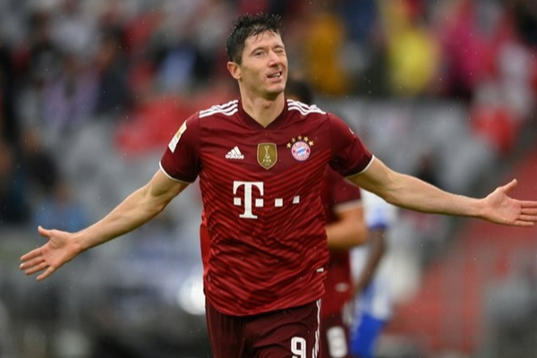 拜仁主场险胜曼联后穆勒成欧冠历史首位百胜球员