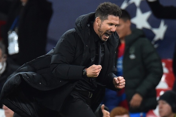 西蒙尼目前在哪里执教？