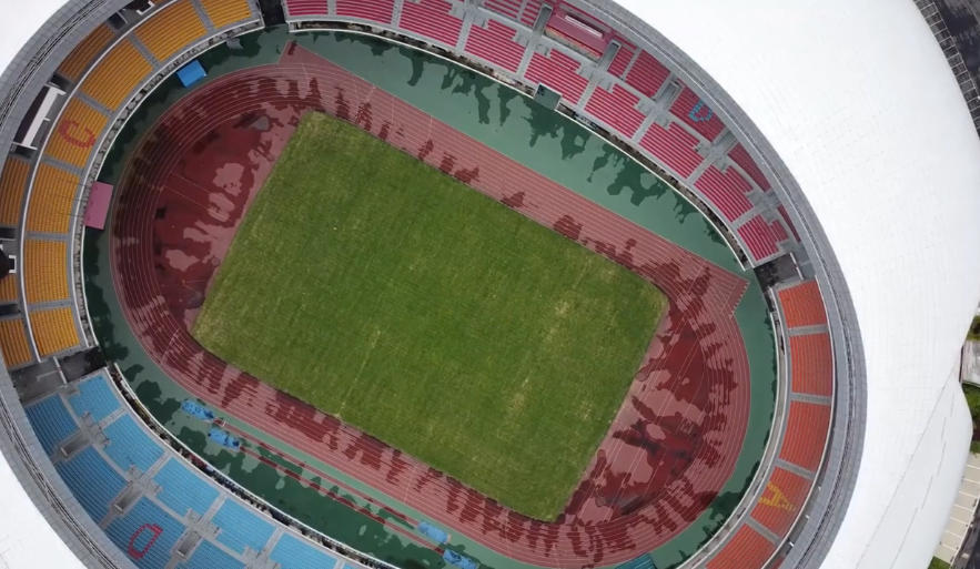 杭州绿城足球队的主场黄龙体育中心有什么特色？