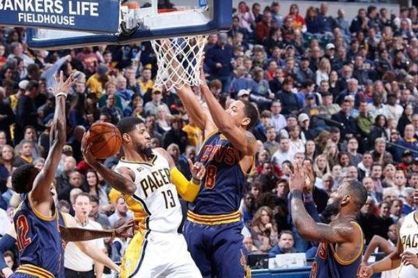 骑士队与尼克斯队的历史对决中谁占优势？