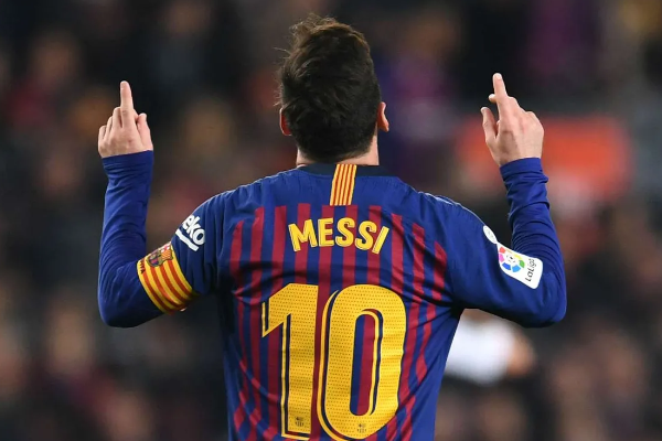 成为职业足球球员需要具备哪些条件？