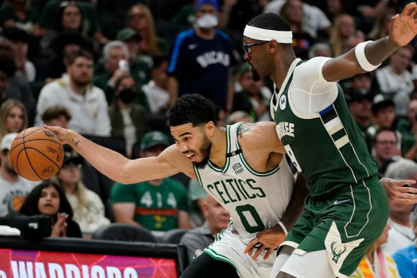 雄鹿队和凯尔特人队在NBA历史上有何竞争关系？