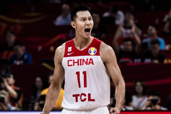 易建联如何成为中国篮球的代表人物？