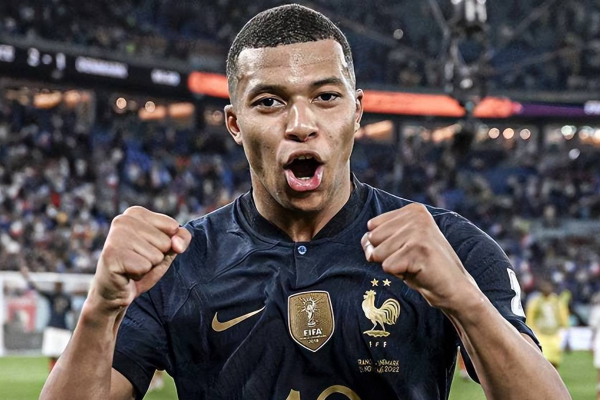 姆巴佩什么时候入选的法国国家队？