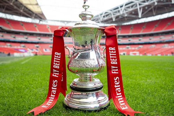 英足总杯一般什么时候开赛？