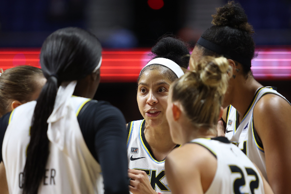 WNBA半决赛第二场：自由人精彩逆袭、力克阳光晋级决赛！