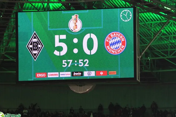 德国足协杯赛事遭拜仁球迷赛程抗议被暂停两分钟