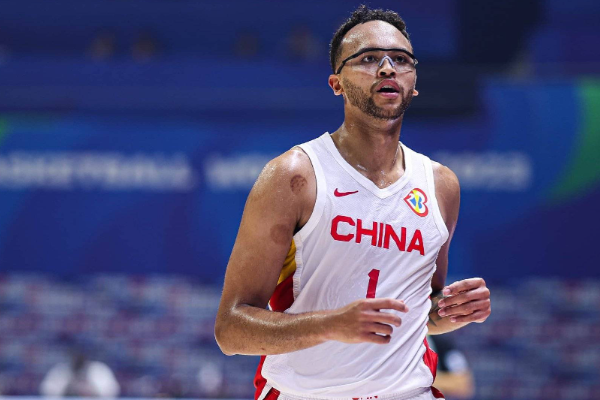 中国男篮球员李凯尔在社交媒体上发文寻找失散手机