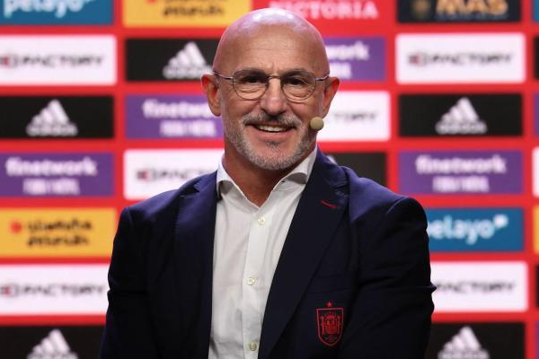 德拉富恩特祝贺西甲并介绍西班牙国家队名单争议