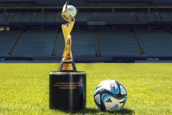 女足世界杯的奖杯是谁设计的？