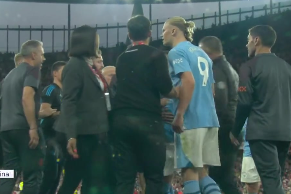 英足总决定不予处理曼城后卫沃克与阿森纳教练组赛后冲突