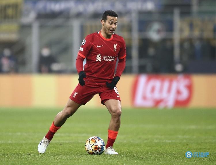 巴萨考虑基米希、蒂亚戈和若日尼奥作为后腰位置的潜在引援目标