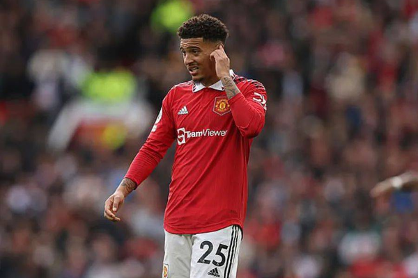 英超球星桑乔寻找放松：抛开职业生涯的烦恼现身娱乐俱乐部