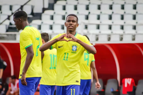 巴塞罗那和皇家马德里关注巴西新秀埃斯特万