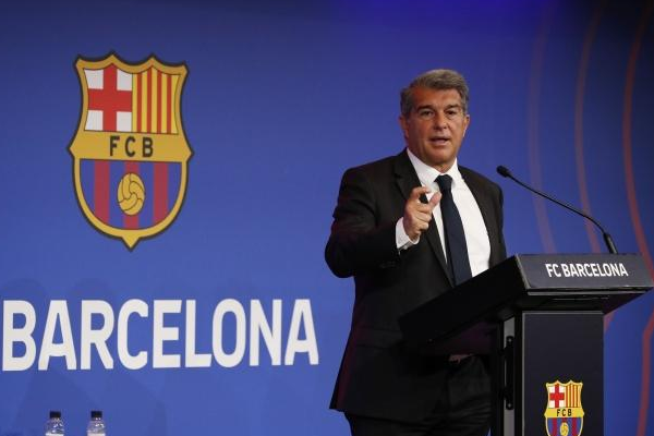 巴萨计划削减球员薪酬以改善财务状况