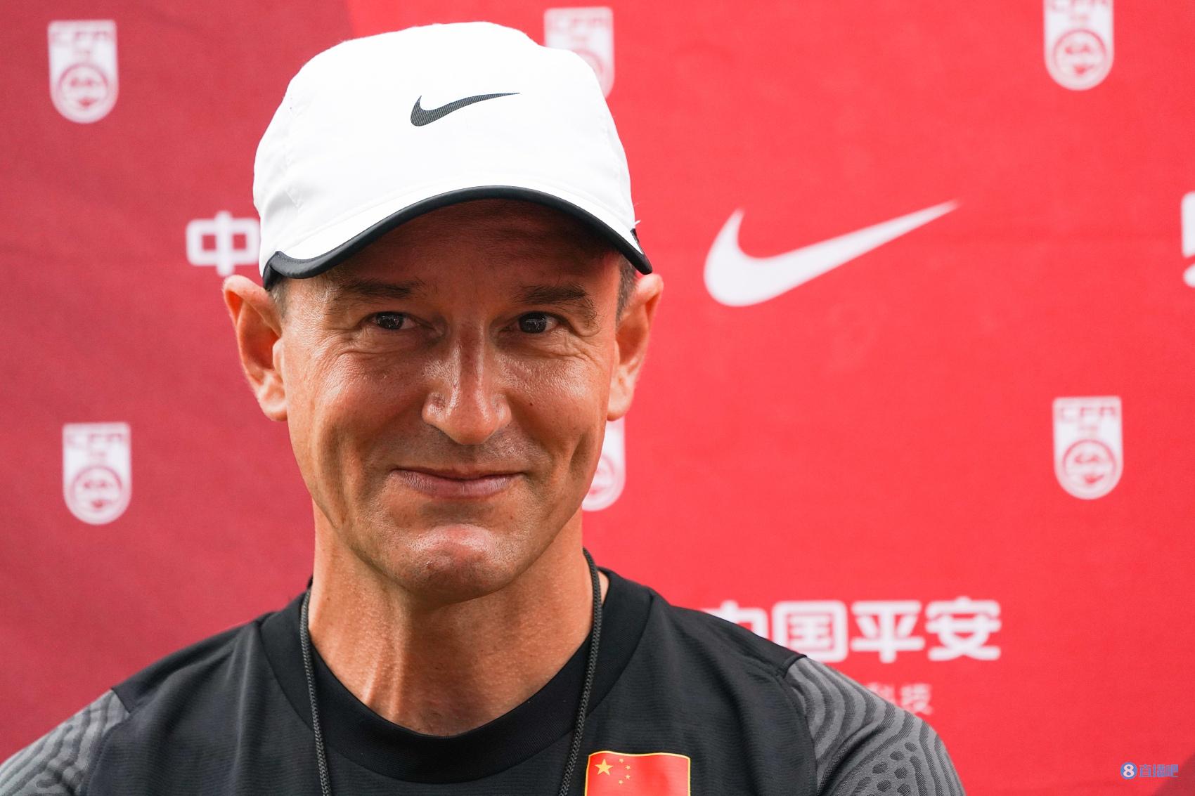 塞尔维亚教练高度赞扬扬科维奇：执教中国男足带来希望