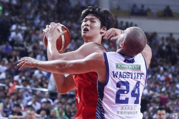 上海队核心王哲林低迷表现遗憾比分102-117不敌浙江