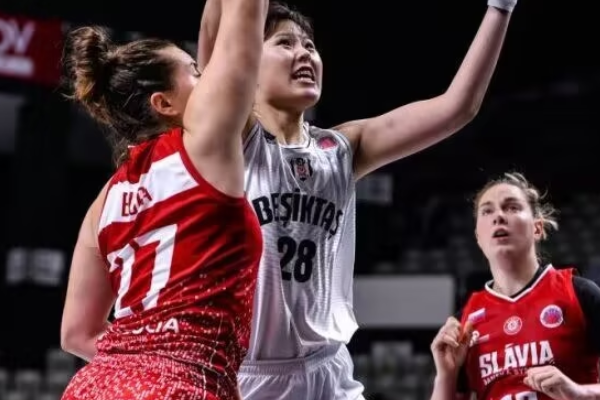 李月汝带领贝西克塔斯女篮精彩逆袭险胜奥尔曼队！