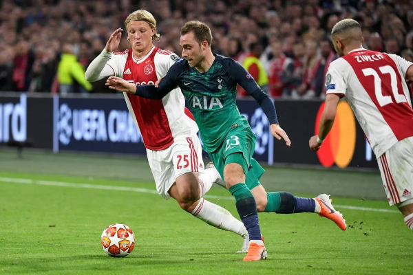 足球球员如何确定在比赛中的最佳位置？