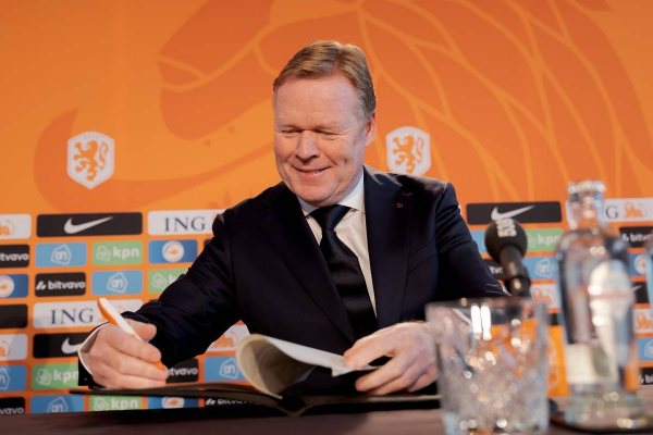 荷兰队的主教练是谁？