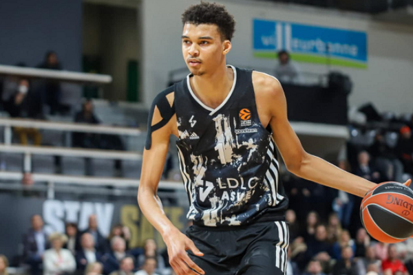 文班亚马强势逆转助马刺126-122加时胜火箭