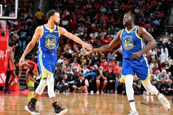 勇士106-95战胜火箭：保罗首次替补出场展现无私精神