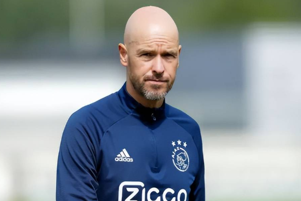 曼联主帅滕哈格战术引球员争议质疑