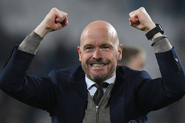 滕哈格力挺球员并预言曼联将重返巅峰