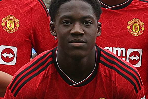 《442》透露：曼城有意曼联青训新星科比-梅努两队或展开角逐