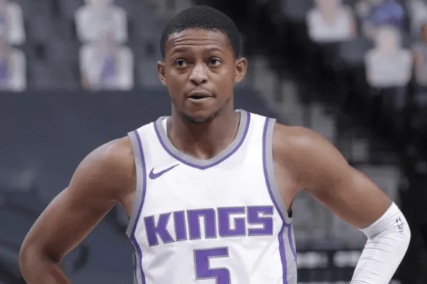 国王主帅布朗透露福克斯和莱尔斯回归日期未确定