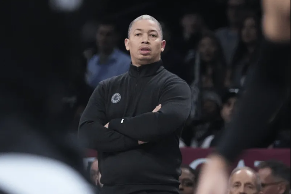 快船主帅泰伦·卢宣布灵活调整轮换阵容迎战独行侠的挑战