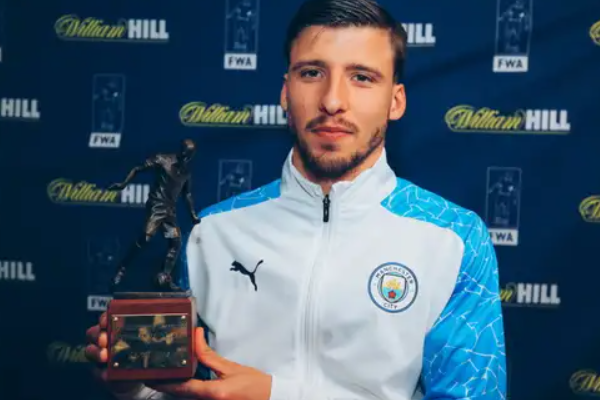 曼城后卫迪亚斯的水平如何？