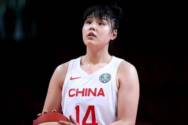 重返赛场！李月汝伤愈复出备战贝西克塔斯对阵费内巴切女篮的激烈对决