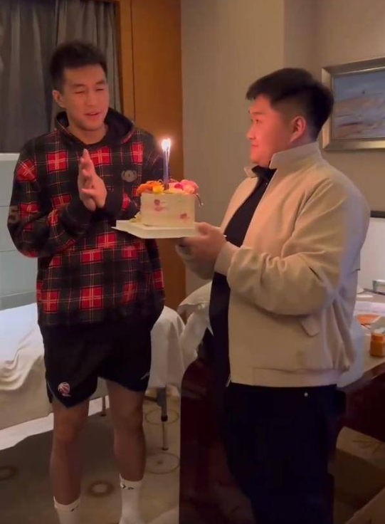 郭艾伦期许：30岁生日愿望盼腿伤早日康复