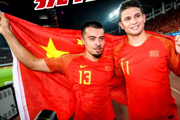 中国男足李可积极更新社交媒体为自己和中国队激情呐喊