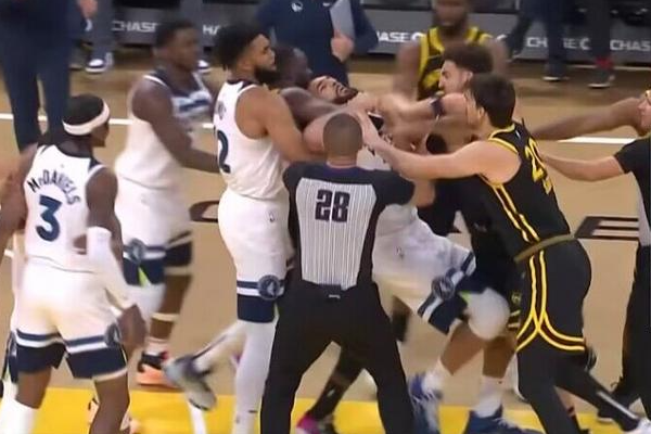 严厉惩罚！勇士追梦格林因涉及锁喉事件遭禁赛5场处罚