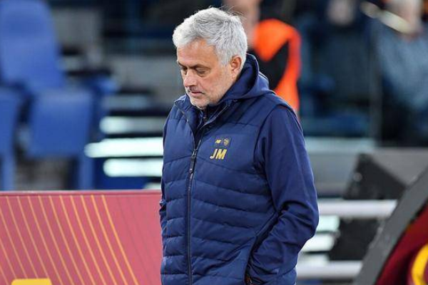 穆里尼奥现在在哪里执教？