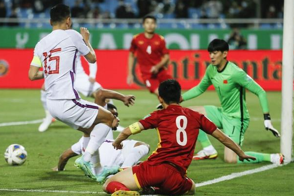 国足0-3惨败：球迷呼吁彻底改革解散