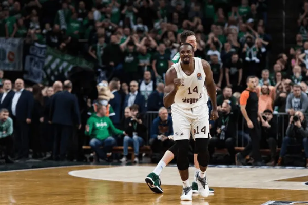 拜仁球员伊巴卡探讨欧洲篮球联赛与NBA防守差异：欧洲更具挑战性