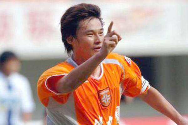 中国足球历史第一人是谁？