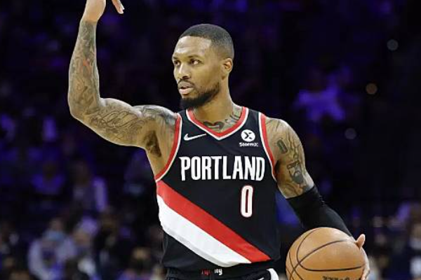 利拉德现在在哪个球队效力？