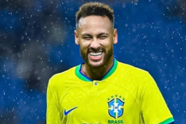 内马尔踢球的技术特点有哪些？