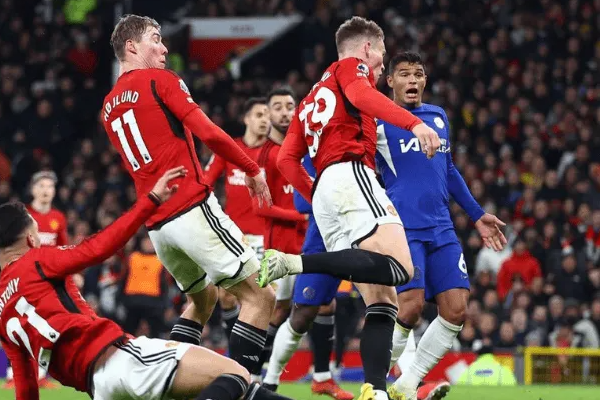 曼联2-1逆袭切尔西：英超积分榜领先一步