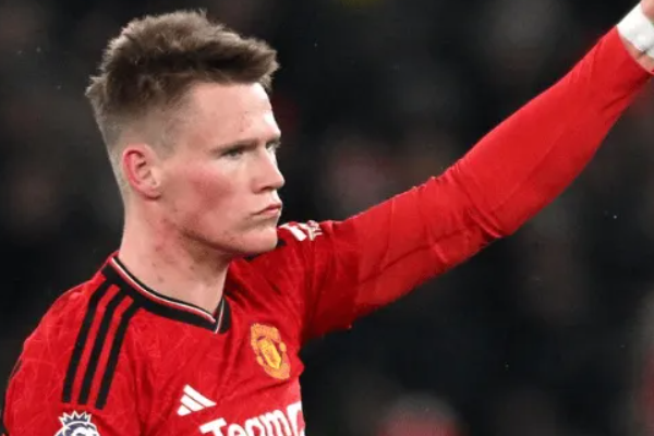 麦克托米奈披挂上阵双响助曼联2-1力克切尔西