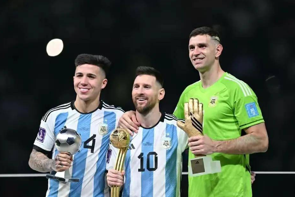 马丁内斯目前的身价是多少？