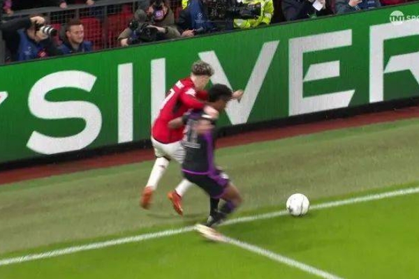 曼联小将加纳乔引发争议