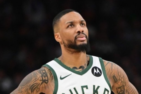 字母哥与利拉德合砍燃爆上半场