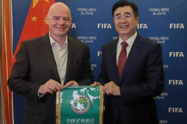 国际足联主席因凡蒂诺与中国足协主席宋凯会晤