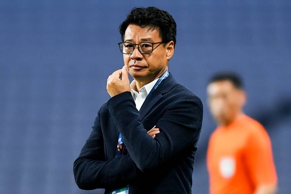 上海申花现任主教练是谁？