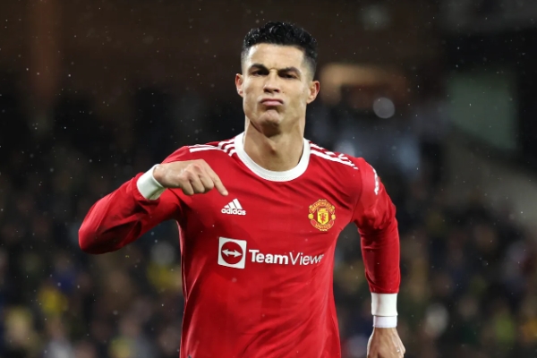 足球哪个位置的球员薪水最高？